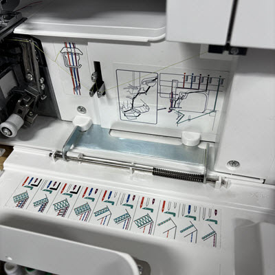 Enfilage de la Janome Cover Pro 3000P