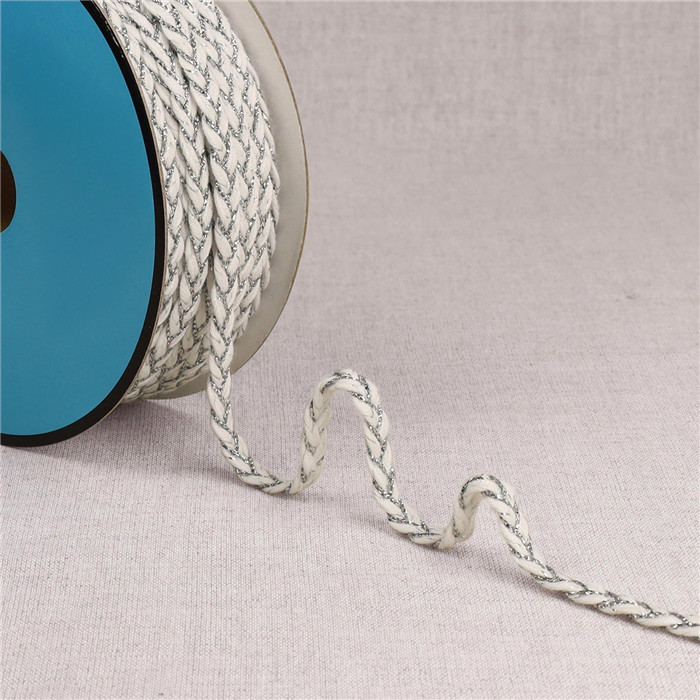 Cordon tressé rond métallisé blanc-argenté 7mm Cordon tressé rond métallisé blanc-argenté 7mm