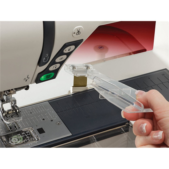 Guide tissu réglable transparent Janome / Elna Guide tissu réglable transparent Janome / Elna