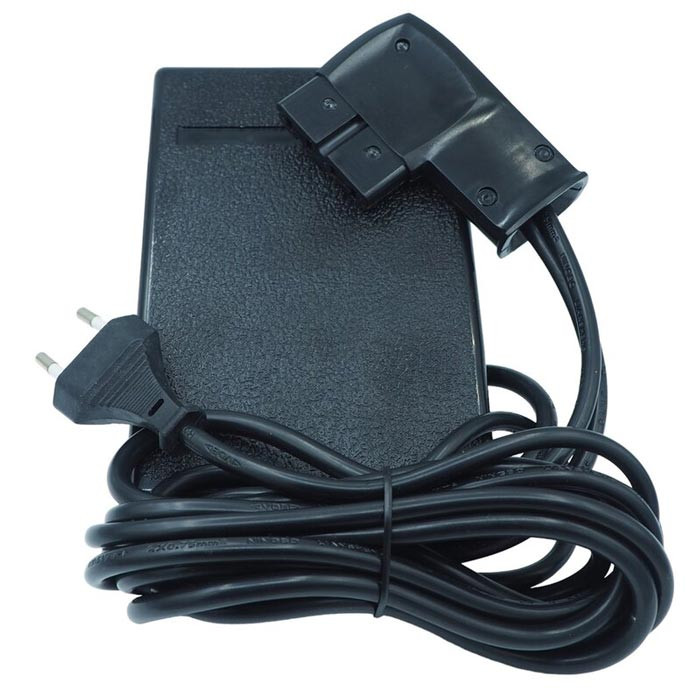 Pédale, rhéostat avec cordon compatible Bernina Pédale, rhéostat avec cordon compatible Bernina