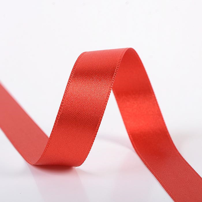 Ruban satin double face rouge 66mm au mètre Ruban satin double face rouge 66mm au mètre